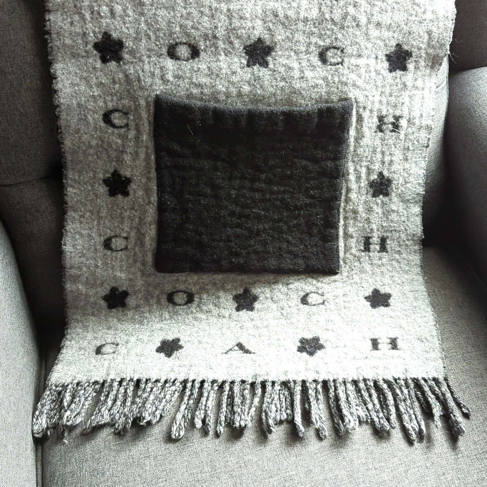 Coach pocket muffler